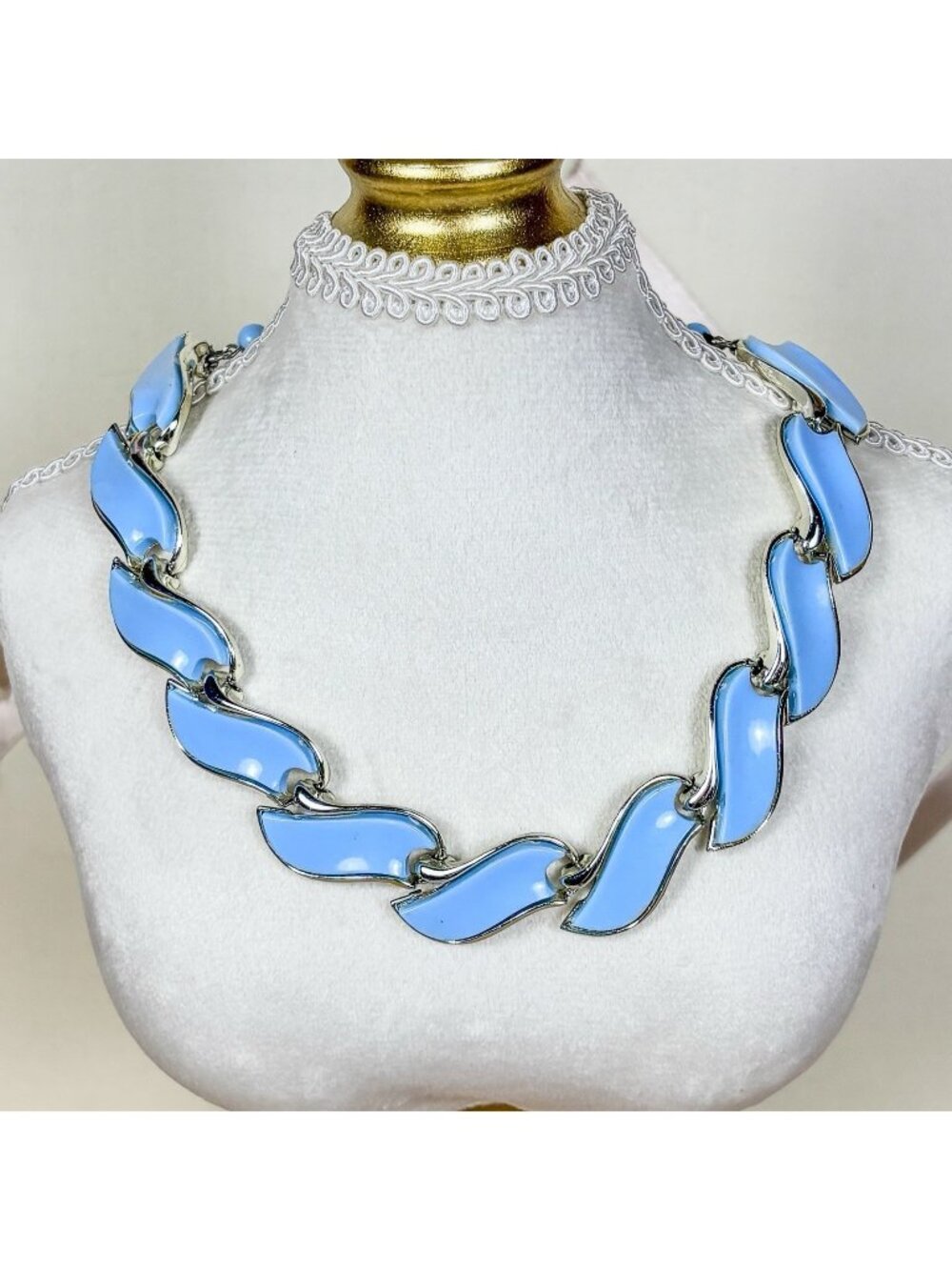 Vintage 1950s Coro Lucite Thermoplastic Light Blue Adjustable Necklace 16” C73